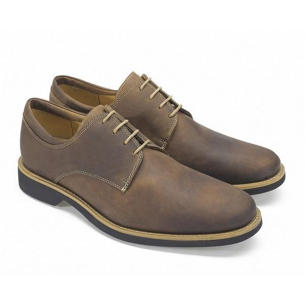 An angled view of the Anatomic Delta Cognac Oxford Shoes, showcasing their elegant profile. The rich cognac leather gleams with a polished finish, highlighting the refined craftsmanship. The image emphasizes the sleek curve of the shoe, the rounded toe, and the subtle elevation of the heel, presenting a perfect blend of style and sophistication.