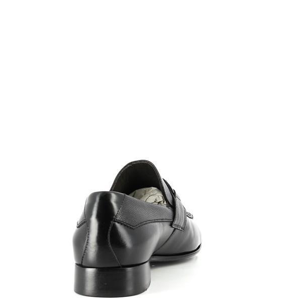 From the back, the Anatomic Welt Black Driver Shoes present a clean and streamlined silhouette. The image emphasizes the smooth leather and the subtle curvature of the heel. The back also showcases the fine craftsmanship in the stitching and the elegant shape that complements the shoe’s overall design.