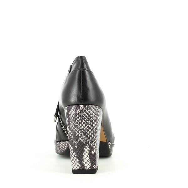 The back of the Audley booties reveals the elegant shape of the heel, accentuated by the snake print detail that adds a unique flair. The rounded edges and smooth leather finish create a refined look, making these booties a versatile addition to any wardrobe. The high heel ensures a flattering silhouette from every angle.
