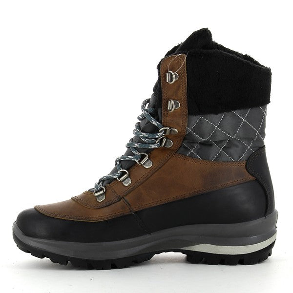 The internal side of the Grisport 14121D4G boots is displayed, revealing the comfortable material lining that promotes breathability. The well-crafted interior offers a smooth finish, ensuring a comfortable wear for long periods. The interior stitching highlights the attention to detail Grisport puts into creating a boot that delivers both comfort and durability, while the premium leather and synthetic upper provide the perfect external protection.