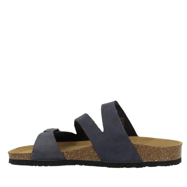 A detailed inside view revealing the anatomically shaped footbed with Memory Cushion Technology. The leather lining ensures durability and luxurious comfort, ideal for all-day wear.