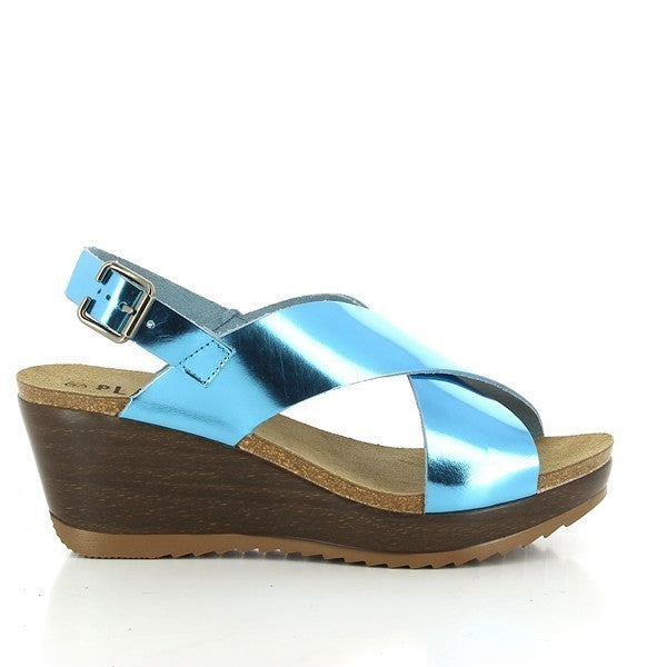 Capture timeless elegance with Plakton's 525285 Turquoise Cross-Strap Slingback Wedges. Handcrafted in Spain from premium leather, featuring a 6 cm platform wedge for comfort and style. Ideal for every occasion, from casual outings to evenings out.