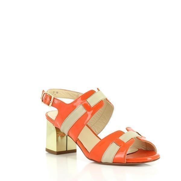 This angled view highlights the Amalfi Pam sandals' graceful curvature and dynamic color contrast. The coral and beige leather upper transitions smoothly into the golden heel, while the slight elevation of the 6.5cm heel adds a touch of elegance and sophistication.