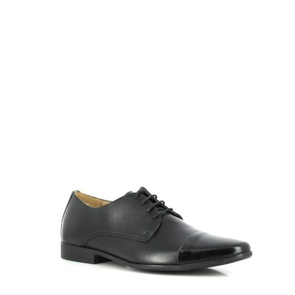 This angled shot captures the Anatomic Amparo Black Oxfords from a dynamic perspective, emphasizing the graceful curve of the leather upper and the well-defined shape of the toe. The photograph also reveals the subtle texture of the leather and the precision of the stitching, reflecting the meticulous craftsmanship.