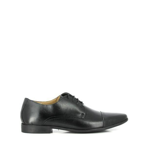 The side view of the Anatomic Amparo Black Oxfords showcases the sleek, smooth leather upper with its refined silhouette. The clean lines and elegant profile highlight the craftsmanship and quality of the premium leather, while the subtle sheen adds a touch of sophistication.