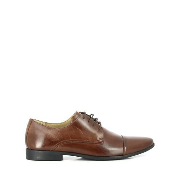 The side view of the Anatomic Amparo Brown Oxfords highlights the sleek and elegant design of the smooth brown leather upper. The streamlined profile showcases the meticulous craftsmanship and high-quality leather, emphasizing the shoe's sophisticated and classic appearance.