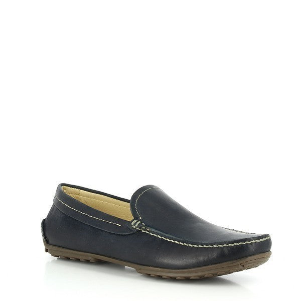 An angled perspective of the boat shoes that highlights the sleek contours and supple texture of the navy leather. This view accentuates the sophisticated burnished finish and the shoe’s elegant profile.