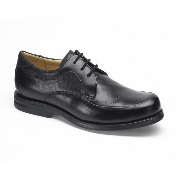 The side of the Anatomic New Recife Black Oxford Shoes showcases the sleek and polished leather upper with a classic round toe. The sophisticated black leather is burnished to give a refined, vintage look.