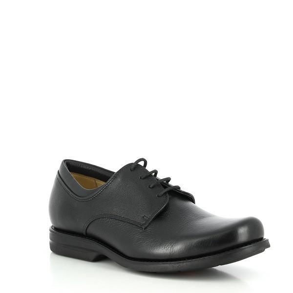 This angled view reveals the Anatomic Niteroi Black Oxford Shoe's profile, emphasizing its sophisticated round toe and well-defined heel. The slight curve of the shoe's sole adds a touch of modernity to its traditional Oxford design.