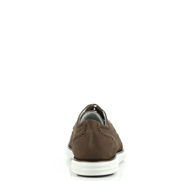 From the back, the Anatomic Pacajus 161607 Capuccino Brogue Sneakers reveal their clean, sophisticated design with a slight heel rise. The smooth leather and minimalist stitching offer a sleek look, while the padded collar provides added comfort and support.