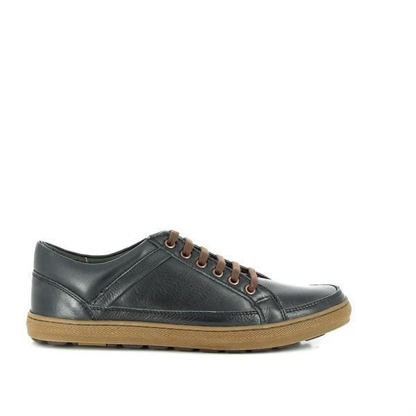 The side view of the Anatomic Serra Chumbo Sneakers showcases the sleek, modern design with smooth leather uppers. The rounded toe and low profile create a streamlined silhouette, while the stitching details highlight the craftsmanship.
