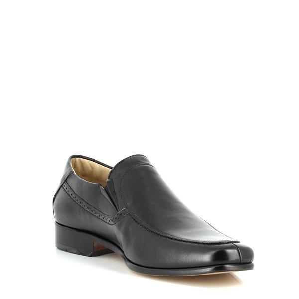 A dynamic angle shot of the Anatomic Watch Black Driver Shoes, capturing the shoe’s side profile along with a glimpse of the rounded toe and the subtle, sophisticated texture of the black leather. This angle accentuates the shoe's modern design and comfortable fit.