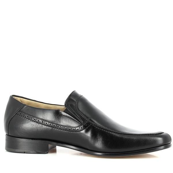 A close-up of the side view of the Anatomic Watch Black Driver Shoes, highlighting the smooth, black leather upper with fine stitching and a sleek, rounded toe design. The shoe’s profile showcases its elegant and streamlined silhouette.