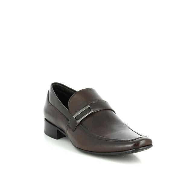 The Anatomic Wyting Brown Driver Shoes are displayed from a slight angle, emphasizing the elegant curve of the leather upper and the soft, rounded toe. This view reveals the refined burnished detail and the flexible rubber sole with Anatomic Gel Technology®. The shoe’s subtle heel height and cushioned footbed are also highlighted, showcasing both style and comfort.