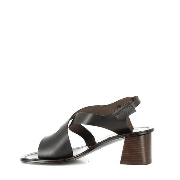 The internal side of the Antichi Romani 818 T. Moro Slingback Heels reveals the plush leather lining that offers comfort and support. The clean stitching and neat construction highlight the meticulous craftsmanship behind these women's shoes. The rounded toe space is designed for a comfortable fit, enhancing overall wearability.