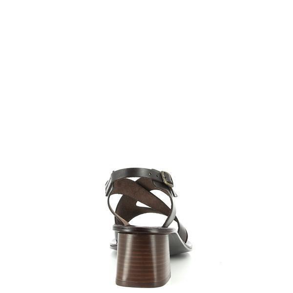 The back of the Antichi Romani 818 T. Moro Slingback Heels displays the refined slingback strap, which gracefully secures the shoe to the foot. The rounded heel provides stability, while the seamless design accentuates the shoe's elegant profile. The rich brown leather showcases the quality and sophistication that Antichi Romani is known for.