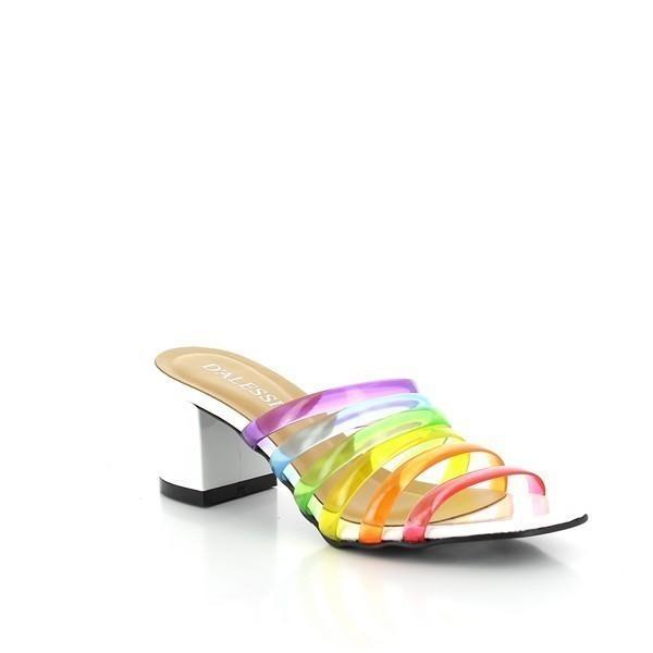 From this angle, the Dalessi Diffuse slides show off the luxurious leather upper and the way the six thin straps wrap elegantly across the foot. The 6.5 cm heel provides both support and subtle elevation, making these slides the perfect mix of fashion and comfort.