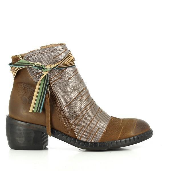 The side view of the Felmini 1017 Tan Ankle Boots showcases the sleek leather upper with a smooth, rich tan color. The round toe shape and subtle stitching details highlight the boot's refined craftsmanship. The external zipper on the side adds a practical touch while maintaining the boot's stylish look.
