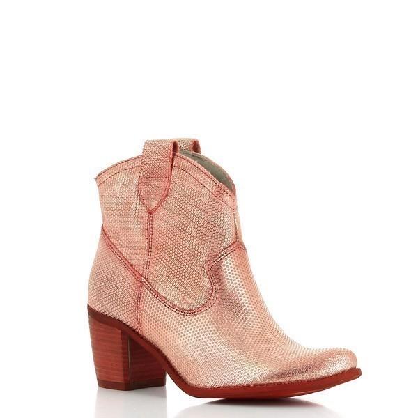 A dynamic angled view of the Felmini 7487 Red Ankle Boots, capturing the 4cm heel and the unique silhouette. The rich red leather is complemented by the round toe, while the ankle boot’s design subtly suggests the cowboy influence. The boot's sleek shape is balanced with the sturdy, stylish heel.

