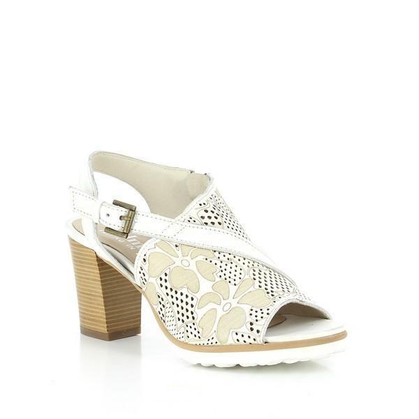In this angled view, the sandal reveals its clean lines and smooth leather craftsmanship, highlighting the 7.5cm heel-platform that adds a subtle lift. The intricate floral design continues across the side, emphasizing the shoe’s delicate yet bold aesthetic.