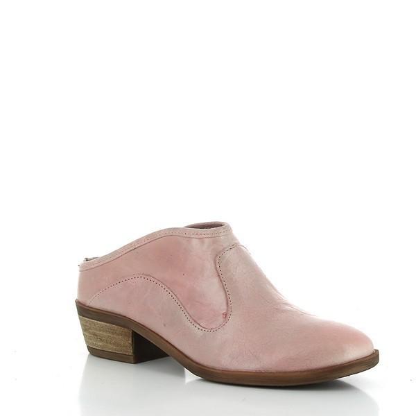 Capturing the side of the Felmini B002 Rose Pink Boots at an angle, highlighting the seamless blend of the leather upper and the rounded toe. The 4cm heel-platform is clearly visible, providing a modern yet comfortable lift.