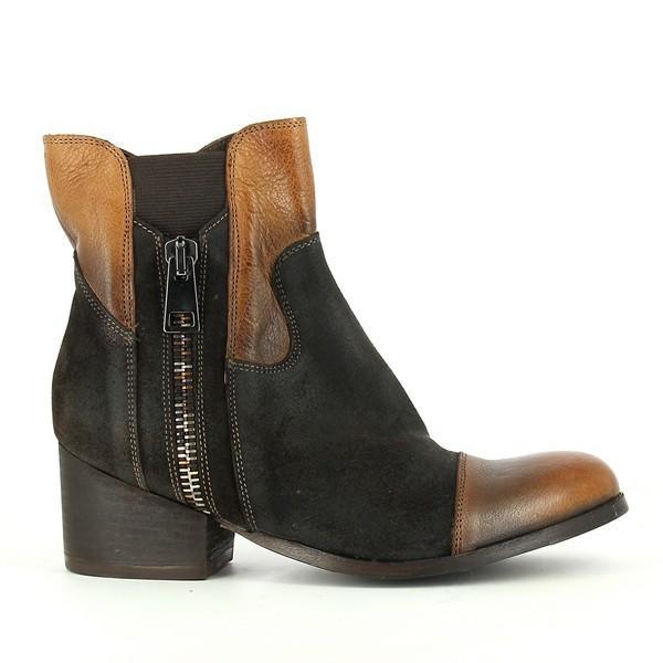 The Forte 148264 Black & Brown Ankle Boots showcase a sleek profile, with a combination of black and brown leather that blends seamlessly. The rounded toe and elegant stitching detail highlight the shoe's refined craftsmanship.