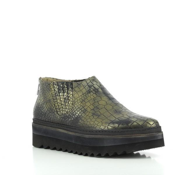 A dynamic angle showing the profile of the sneaker, highlighting the smooth lines of the leather and the subtle curve of the 3cm heel-platform. The back zipper is visible, adding an extra functional element to the design.