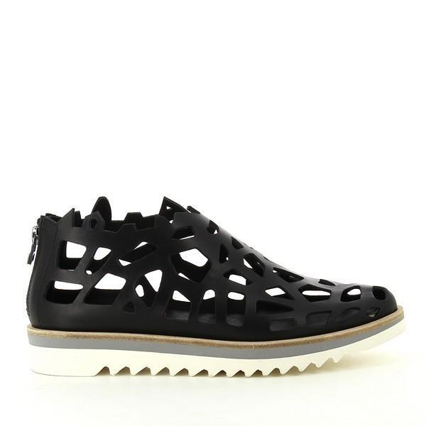 The Forte S15-6100 black sneakers feature a clean and modern profile with a smooth leather upper. The intricate laser cut design adds a unique texture to the side, while the pointed toe shape creates a sleek silhouette. The synthetic sole offers a subtle contrast, providing durability and flexibility.