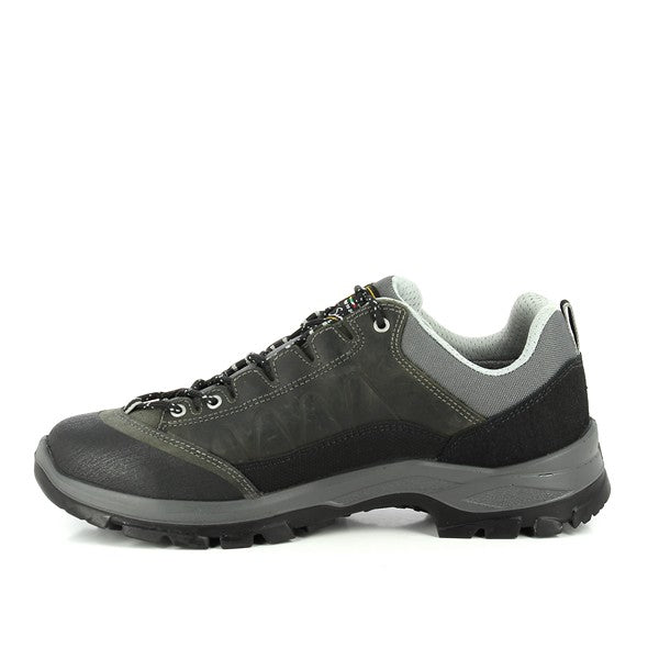 The internal side of the Grisport 14509D5G sneakers focuses on the leather lining, which promotes breathability and comfort. The smooth finish of the interior is visible, providing a cozy fit for long walks or hikes. The high-quality leather construction extends to the inner sides of the sneaker, reflecting Grisport’s commitment to comfort and durability. The careful craftsmanship is evident in the precise stitching and the snug interior fit.