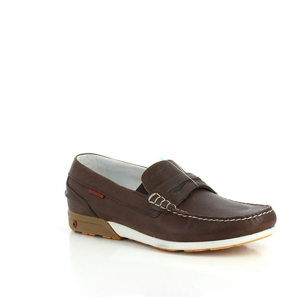A slightly tilted perspective highlighting the rounded toe, subtle 2.5cm heel, and the fine craftsmanship of the leather upper with elegant detailing.