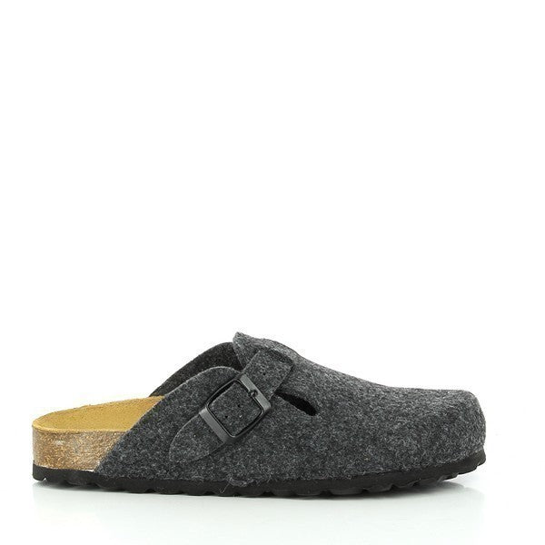 This image showcases the inner comfort of Plakton's 101539 Charcoal Grey Men's Clogs. The bios contoured lining ensures optimal support and comfort for the wearer's feet. Crafted with precision in Spain, this internal view highlights the attention to detail and quality craftsmanship synonymous with Plakton.