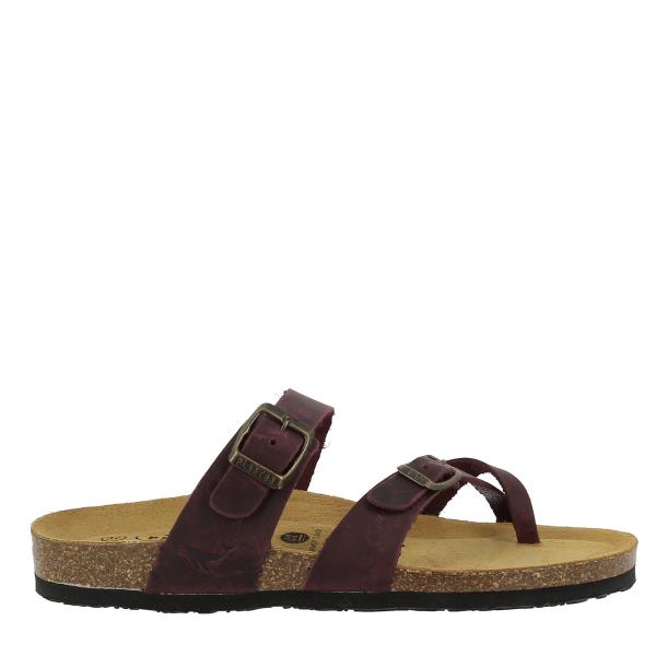 Capture the elegant profile of Plakton's 181032 Burgundy Thong Sandals, highlighting the rich burgundy leather upper and sleek design.