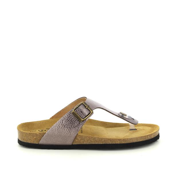 Capture the sleek side profile of Plakton's 181671 Silver Thong Sandals, showcasing the natural leather upper and cork sole, epitomizing timeless elegance and sustainable craftsmanship.