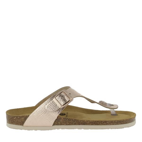 Capture the sleek profile of Plakton's 181671 Metallic Pink Thong Sandals, highlighting the shimmering leather upper and cork sole, embodying elegance and sustainability.