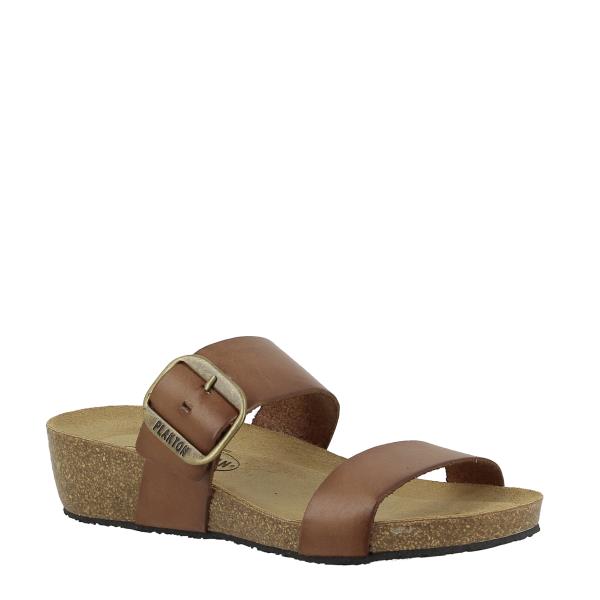 Highlight the craftsmanship of Plakton's wedges from an angled perspective, featuring the comfortable cork footbed, the durable EVA sole, and the subtle 4cm heel that offers both style and stability.