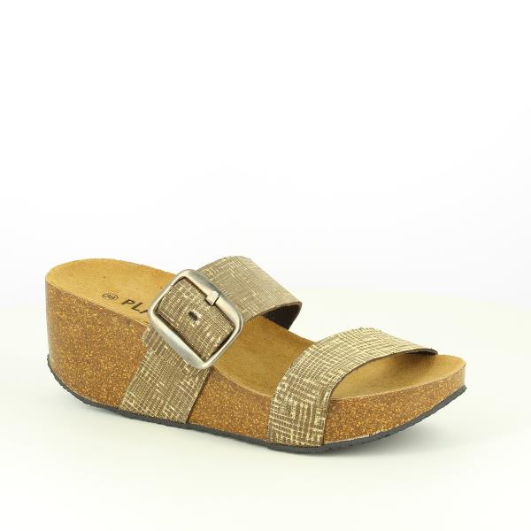 Admire the radiant allure of Plakton's 273004 Gold Textured Wedges. The shimmering gold texture catches the light, adding a touch of glamour to any ensemble.