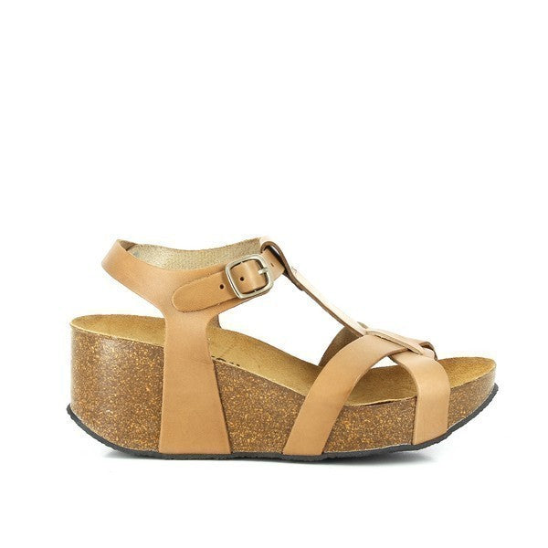 Capture the sleek profile of Plakton's 273015 Sand Wedges, showcasing the smooth leather straps and the cork wedge sole.