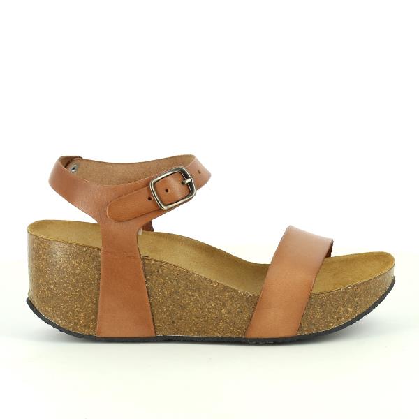 Capture the sleek profile of Plakton's 273023 Brown Wedges, showcasing the premium leather upper and eco-friendly cork sole. Ideal for a sophisticated look from every angle.