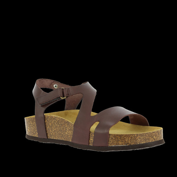 From an angled perspective, Plakton's 345647 Brown Slingback Sandals highlight their stylish design and Spanish craftsmanship. The contoured bios lining inside enhances comfort, making them ideal for all-day wear.
