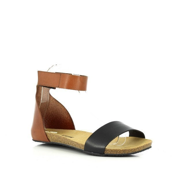 Showcase the elegant angle of Plakton's 575130 Tan & Black Slingback Sandals. Handcrafted in Spain, these women's thong sandals feature a velcro ankle strap for a customizable fit, perfect for any occasion.
