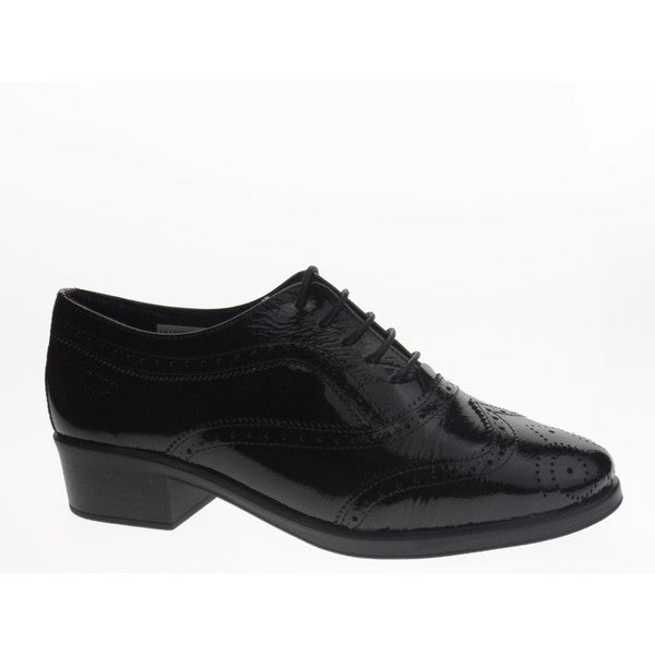 A pair of 24 Hrs 22687 Black Oxford Shoes displayed with elegance. These shoes feature a sleek black leather upper, complemented by a plush fur lining for added comfort. The 3 cm heel-platform offers a stylish lift, while the classic round toe ensures a timeless look. Handcrafted in Spain, these Oxfords blend sophisticated design with exceptional craftsmanship.