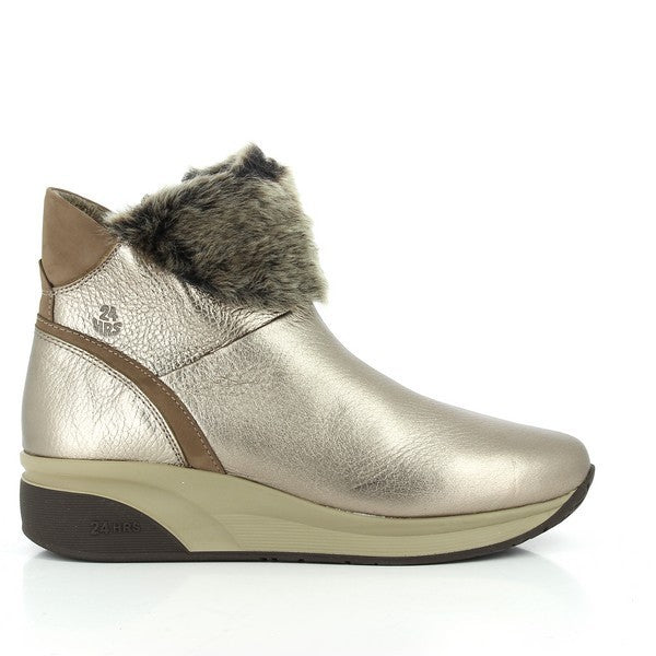 A pair of 24 Hrs 23061 Bronze Ankle Boots featuring a luxurious bronze leather upper with elegant tan fur details. These women's boots are designed with a classic round toe and a comfortable 3 cm heel-platform. The leather lining and synthetic sole provide durability and all-day comfort. Made in Spain, they reflect 24 Hrs' dedication to stylish and high-quality footwear.