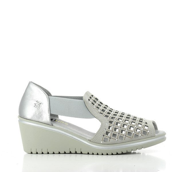 A pair of 24 Hrs 23561 Grey Low Heel Sandals displayed against a neutral background. The sandals feature a sleek grey leather upper with a subtle sheen and a round toe design. The 2.5 cm low heel-platform provides a slight lift, while the soft leather lining is visible, showcasing comfort. The durable synthetic sole is also highlighted, emphasizing the quality and craftsmanship of these Spanish-made women’s shoes. The overall design is elegant and versatile, ideal for various occasions.