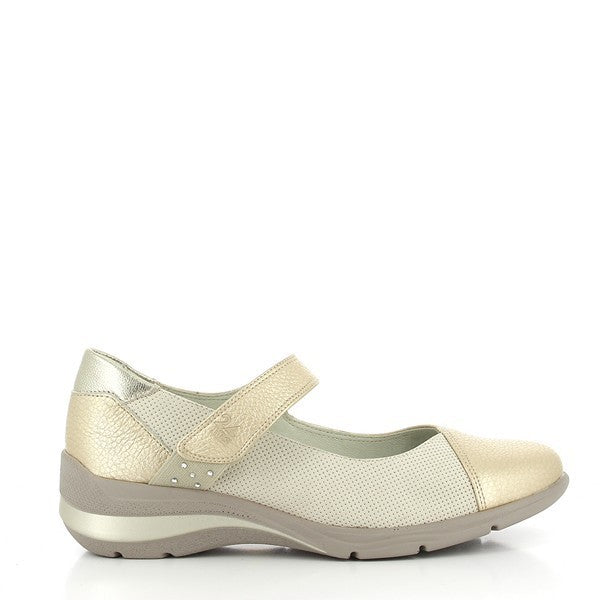 The 24HRS 24030 White Ballerinas feature a pristine white leather upper, exuding a classic and sophisticated look. The round toe design enhances comfort, while the velcro closure ensures an adjustable and secure fit. The 5 cm heel-platform adds a subtle lift, and the soft leather lining provides all-day comfort. The durable synthetic sole offers reliable traction. Made in Spain, these ballerinas combine timeless style with practical functionality, making them an ideal choice for any wardrobe.