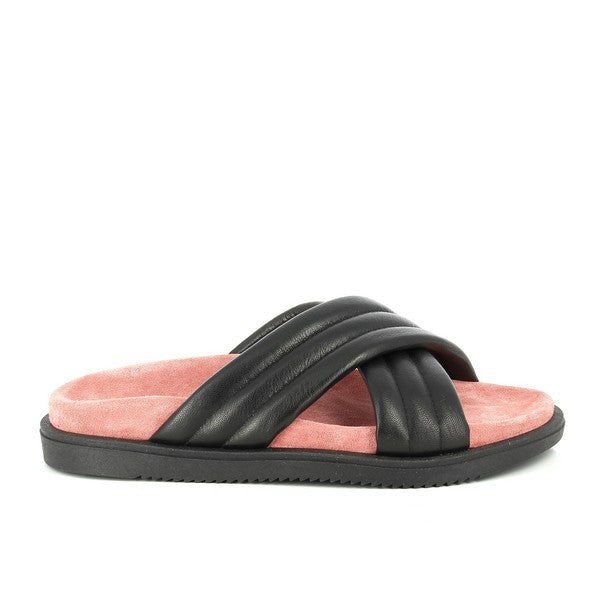 The Antichi Romani 2062 Nero Black Cross-Strap Slides are elegantly displayed against a neutral background, showcasing their sleek black leather upper. The cross-strap design is highlighted, featuring a round toe and a subtle 2 cm heel-platform. The synthetic sole is visible, emphasizing durability. A striking detail is the pink footbed, adding a vibrant contrast that enhances the overall design. The black leather and pink footbed together reflect both sophistication and a playful touch, showcasing the prem