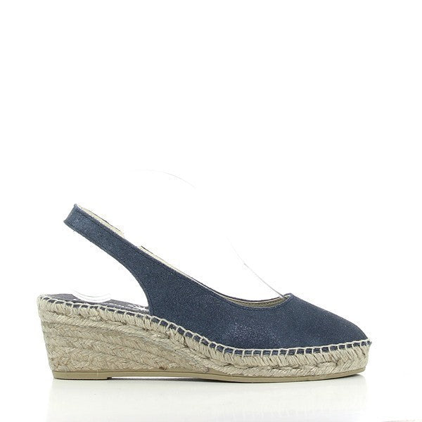 The Calzanor 130 Navy Mid Heel Espadrilles are beautifully displayed, showcasing their elegant design and craftsmanship. The espadrilles feature a rich navy leather upper with a rounded toe, exuding a classic yet modern aesthetic. The mid heel, approximately 6 cm in height, adds a touch of sophistication while maintaining comfort. The espadrilles are set against a natural backdrop, highlighting the eco-friendly jute sole that emphasizes the brand's commitment to sustainable materials.