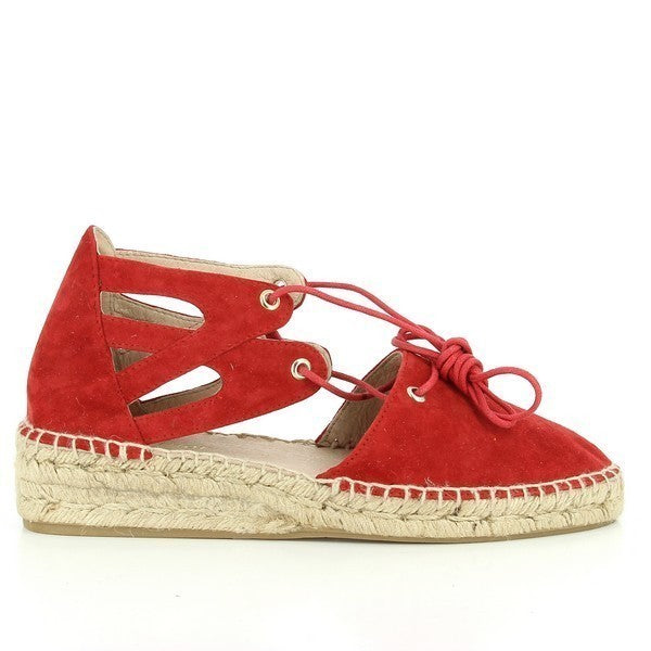 The image showcases a pair of Calzanor 1614PO Red Espadrilles. These stylish women's shoes feature a vibrant red leather upper, beautifully complemented by a round toe design. The espadrilles are set on a natural jute sole, highlighting their handmade craftsmanship. The 2.5 cm heel adds a touch of elegance, making them perfect for both casual and dressy occasions. The espadrilles are positioned on a soft, neutral background, emphasizing their striking color and quality materials.