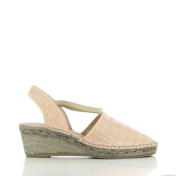 A pair of Calzanor 1805 Pink Slingback Espadrilles, showcasing a vibrant and stylish design. The shoes feature a soft pink leather upper and lining, exuding a fresh and cheerful vibe. The slingback style allows for easy wear, while the 6 cm platform heel adds a flattering lift. The sole is crafted from natural yute fiber, providing a unique textured finish that highlights sustainability and comfort. With a round toe shape, these espadrilles blend classic charm with modern flair. 