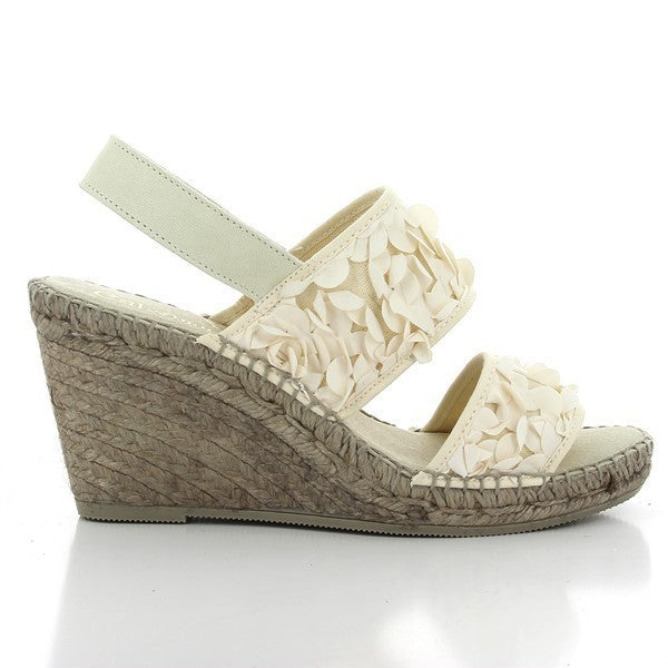The Calzanor 1830 White Slingback Espadrilles are beautifully crafted women's shoes, featuring a sleek white leather upper with a stylish slingback design. The round toe shape adds a classic touch, while the 9 cm platform heel provides an elegant lift. Set on a natural yute sole, these espadrilles exude a fresh, summery vibe, perfect for both casual outings and dressy occasions. 