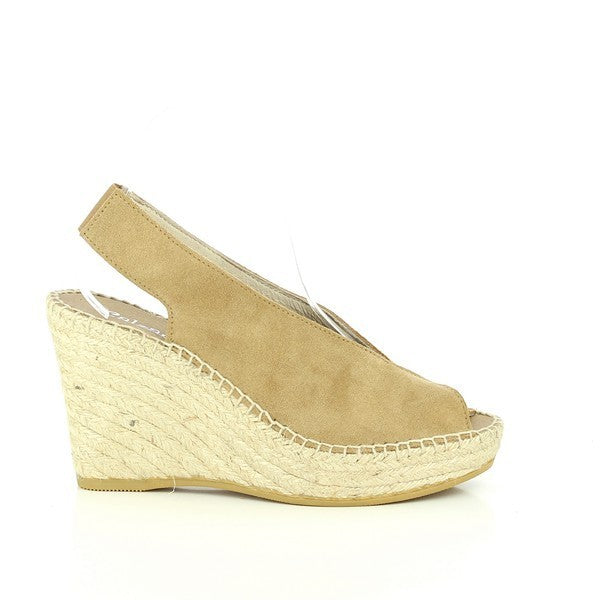 A pair of Calzanor 2214 Tan Slingback Espadrilles displayed against a neutral background. The espadrilles feature a soft tan leather upper with a stylish peep toe design and a slingback strap for added support. The jute-wrapped platform heel provides a natural, earthy touch, while the leather lining adds a sense of luxury. The shoes sit on a woven jute sole, showcasing their sustainable craftsmanship. The overall aesthetic is classic and versatile, perfect for both casual and dressy summer looks. 